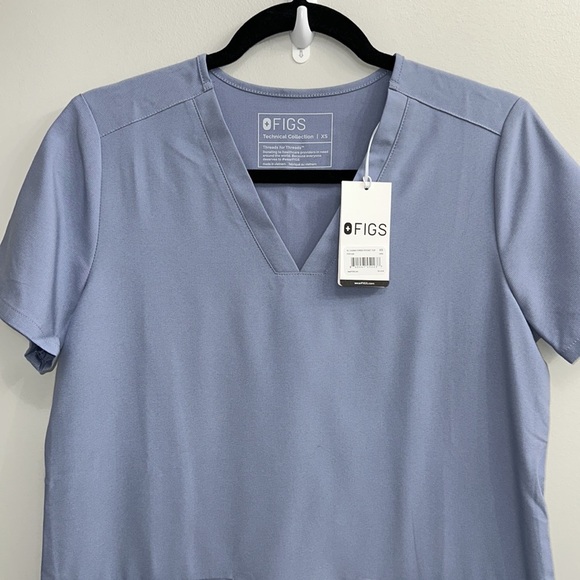 NWT FIGS W_CASMA THREE-POCKET TOP - Picture 7 of 8